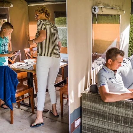 Luksusowy namiot Safari Tent In Near Forest *